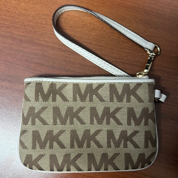 Michael Kors Wristlet - Picture 1 of 3